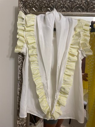 Conjunto de falda y blusa amarillo lunares
