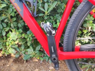 Bicicleta de montaña CUBE roja