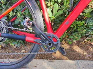 Bicicleta de montaña CUBE roja