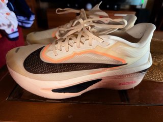 Zapatilla Nike Zoom Fly Beige Naranja