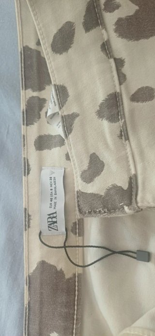 Pantalón acampanado Zara estampado