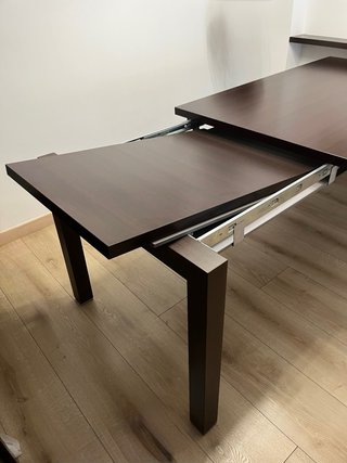 Mesa comedor y buffet madera oscura