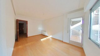 Piso en venta en Reyes en Parla