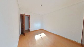 Piso en venta en Reyes en Parla