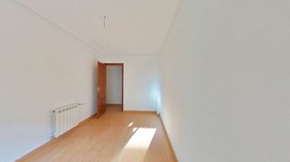 Piso en venta en Reyes en Parla