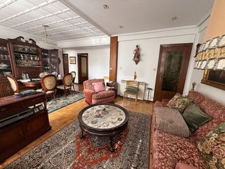Piso en venta en Plaza España - Villa Pilar - Reyes Católicos - Vadillos en Burgos