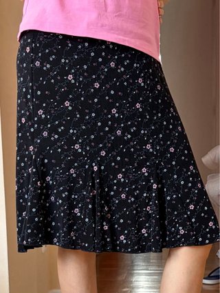 Falda floral negra talla M (38-40)