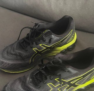 Zapatillas Asics Running Negro y lima