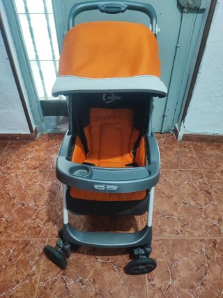 Silla de paseo bebé naranja y negra