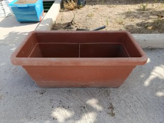 2 jardineras grandes marrones.Recogida en Ugena