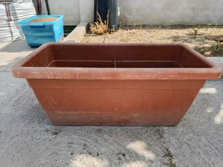 2 jardineras grandes marrones.Recogida en Ugena