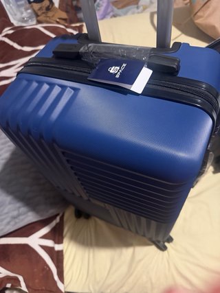 Maleta azul marino con ruedas