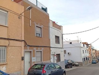 Casa adosada en venta en Piedras Redondas – Torrecárdenas en Almería