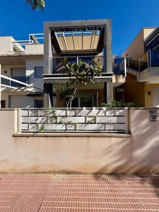 Casa adosada en venta en Urbanizaciones en Guardamar del Segura