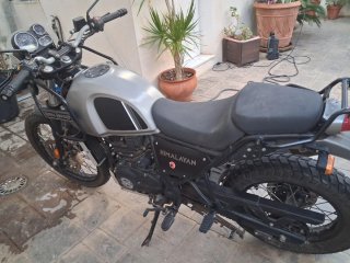 Royal Enfield Himalayan - Negro/Gris