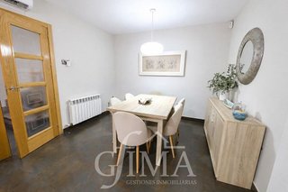 Casa adosada en venta en Tomelloso