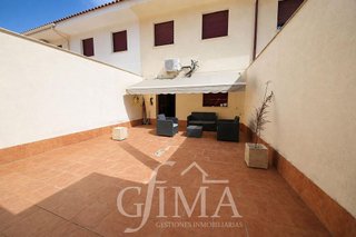 Casa adosada en venta en Tomelloso