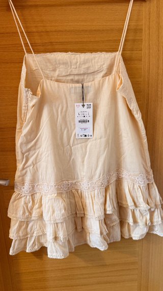 Vestido Zara volantes encaje beige