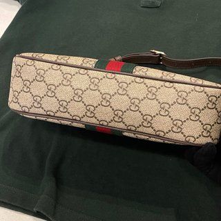 Bolso Gucci GG Supreme con banda verde y roja