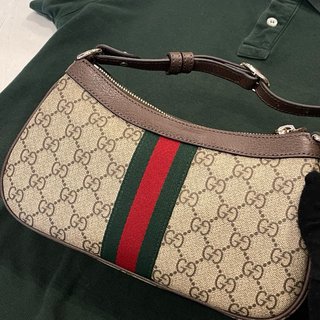 Bolso Gucci GG Supreme con banda verde y roja