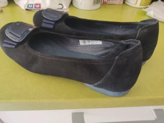 Zapatos planos azul oscuro lazo, piel y antelina