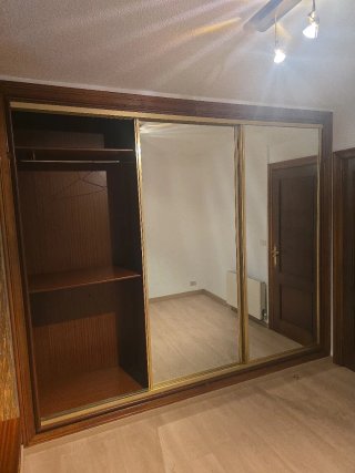 Armario puertas correderas madera y cristal