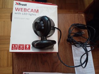 Webcam Trust con caja e instrucciones