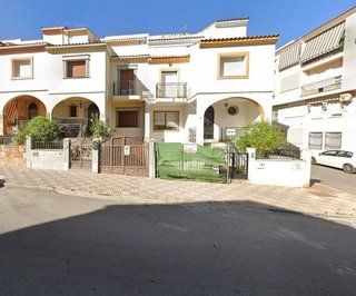 Casa adosada en venta en Torre del Campo