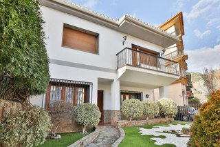 Casa adosada en venta en Padul