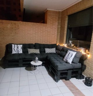 Fantástico sofá de palets negro 3.60m