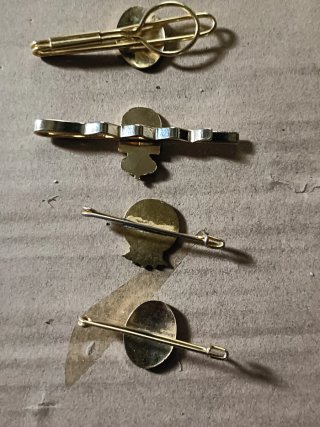 Lotes de pines militares dorados