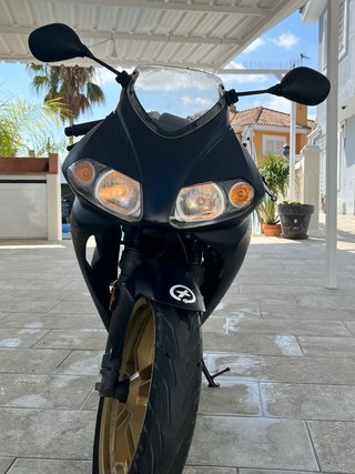 Yamaha TZR 50 Negra y Dorada