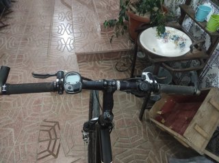 Bicicleta eléctrica BH XENION 700