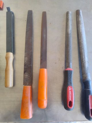 Limas de metal y madera