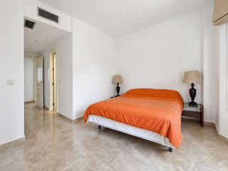 Piso en venta en Los Naranjos - Las Brisas en Marbella