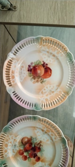 2 Platos pequeños antiguos decorativos