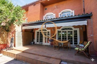 Casa adosada en alquiler en Piovera - Conde Orgaz en Madrid