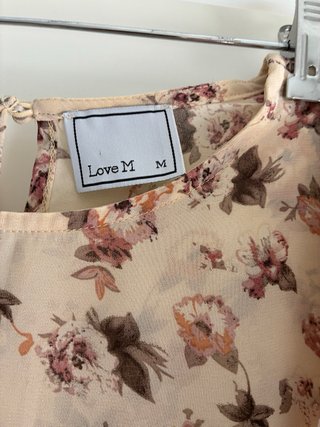Blusa floral manga abullonada talla M