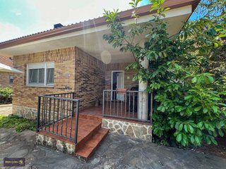 Chalet en venta en Lozoyuela-Navas-Sieteiglesias