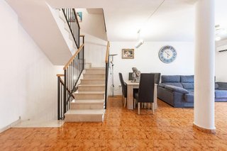 Casa adosada en venta en Avda. de Abril. - 9 de octubre en Sagunto