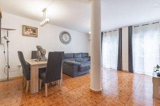 Casa adosada en venta en Avda. de Abril. - 9 de octubre en Sagunto