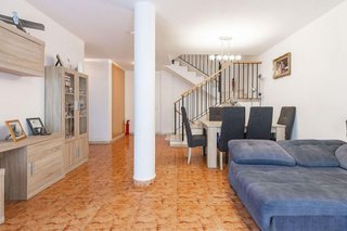 Casa adosada en venta en Avda. de Abril. - 9 de octubre en Sagunto