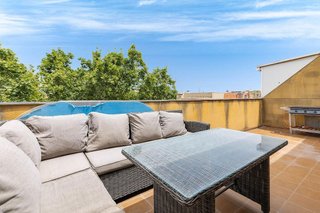 Casa adosada en venta en Avda. de Abril. - 9 de octubre en Sagunto