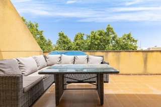 Casa adosada en venta en Avda. de Abril. - 9 de octubre en Sagunto