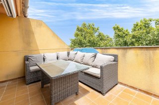 Casa adosada en venta en Avda. de Abril. - 9 de octubre en Sagunto