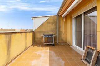 Casa adosada en venta en Avda. de Abril. - 9 de octubre en Sagunto