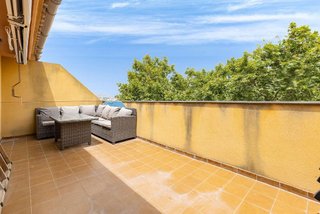 Casa adosada en venta en Avda. de Abril. - 9 de octubre en Sagunto