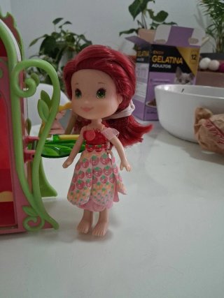 Muñeca Tarta de Fresa con Armario