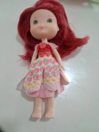 Muñeca Tarta de Fresa con Armario