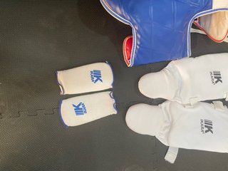 Equipo Taekwondo IKARA Pechera Guantes y Pies
